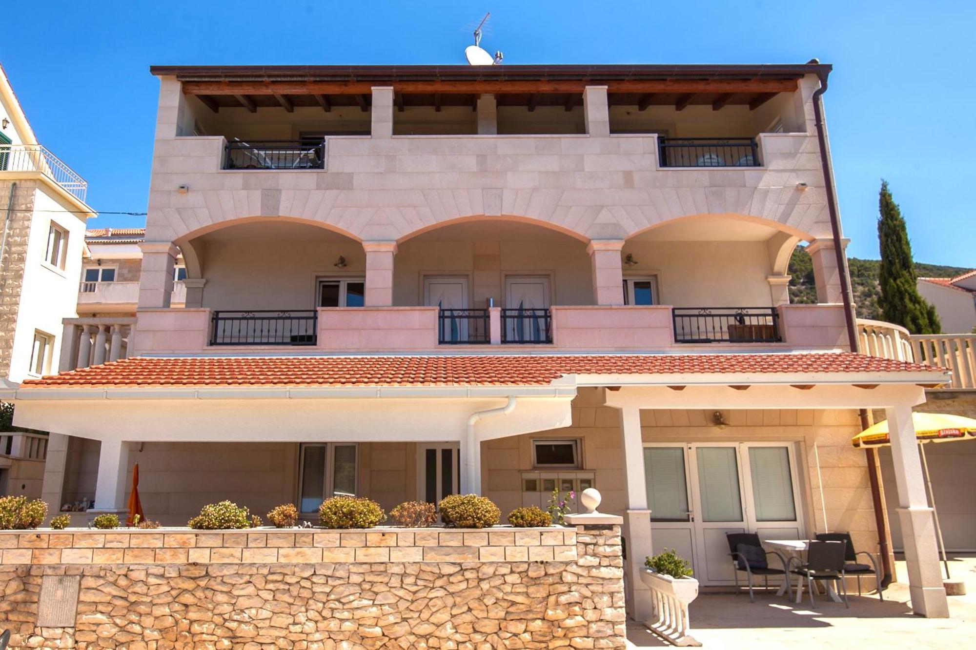 Domus Apartman Bol